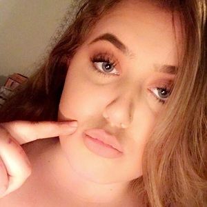 Meet your Posher, Ella